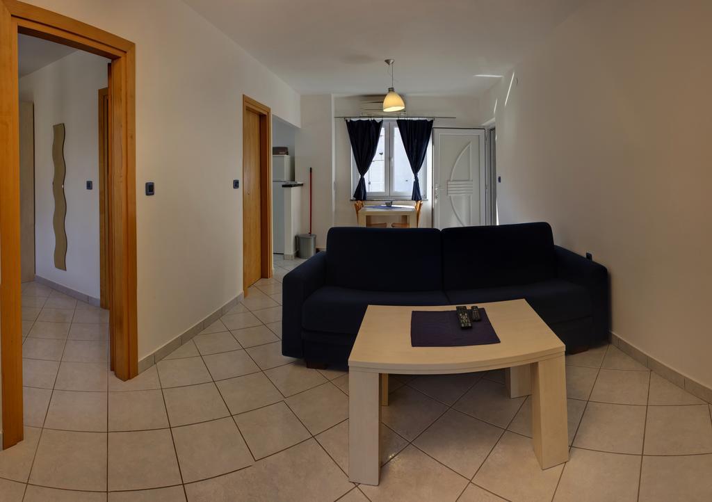 Vis A Vis Apartments Baska  Room photo