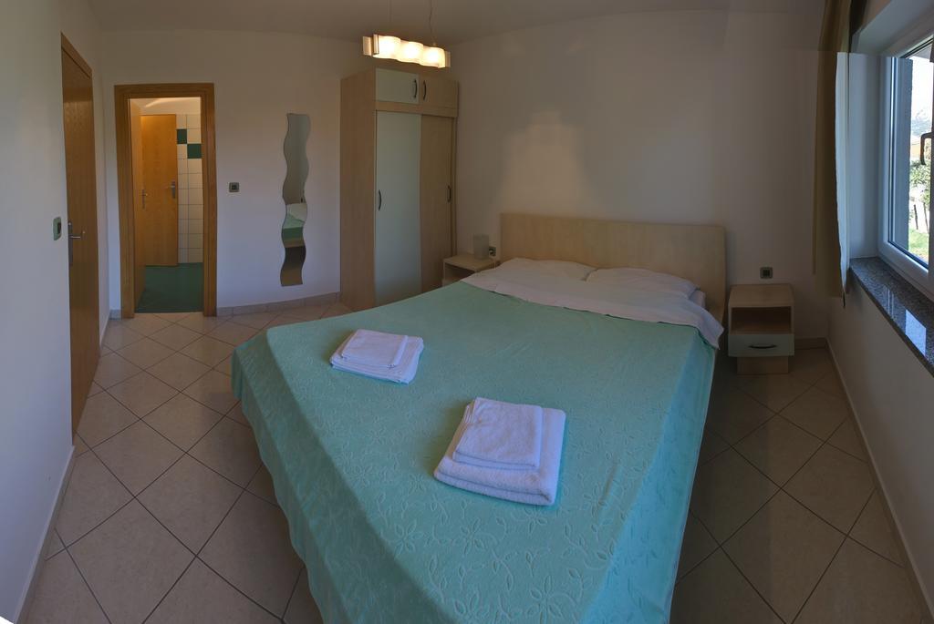 Vis A Vis Apartments Baska  Room photo