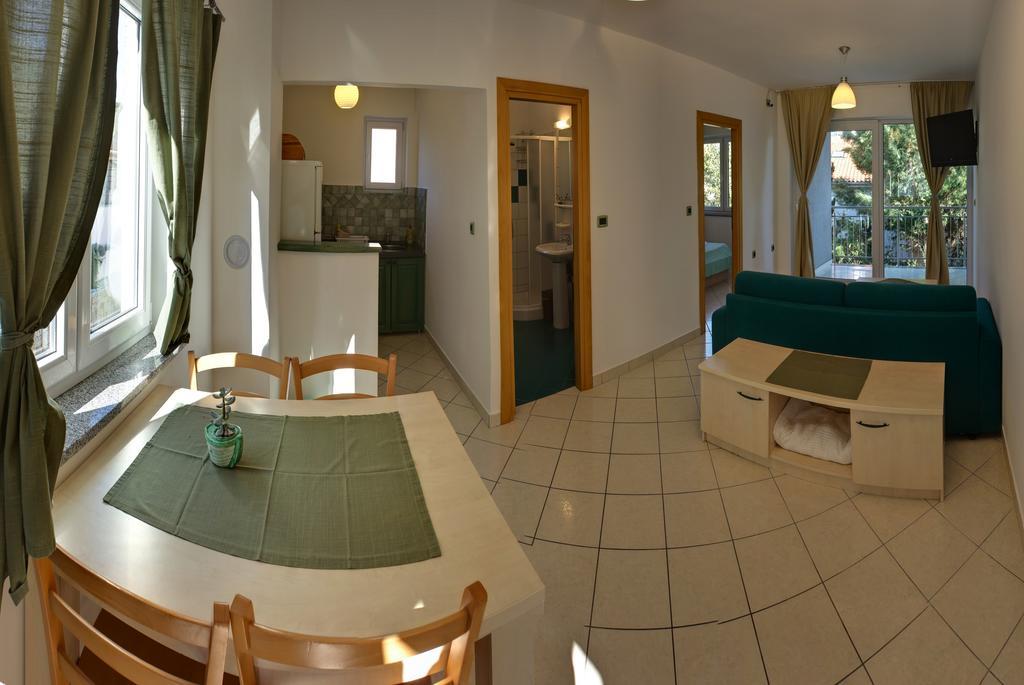 Vis A Vis Apartments Baska  Room photo