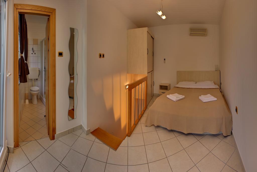 Vis A Vis Apartments Baska  Room photo