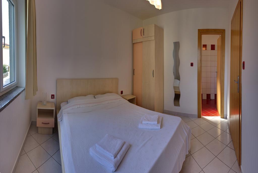 Vis A Vis Apartments Baska  Room photo